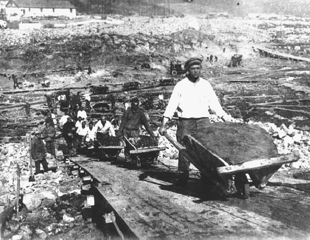 fotografia de treballadors d'un Gulag al 1932, a www.claseshistoria.com/ "Il.lustració"